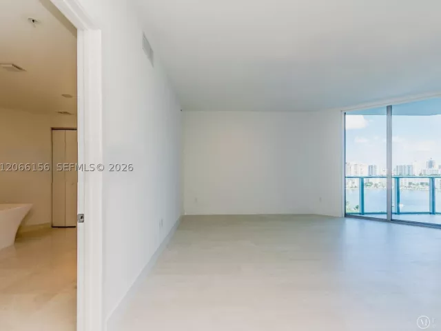 2-bedroom condo for sale in North Miami Beach - 17301 Biscayne Blvd 1004 - MondialRealty