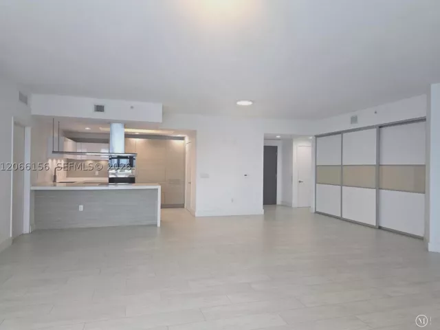 2-bedroom condo for sale in North Miami Beach - 17301 Biscayne Blvd 1004 - MondialRealty