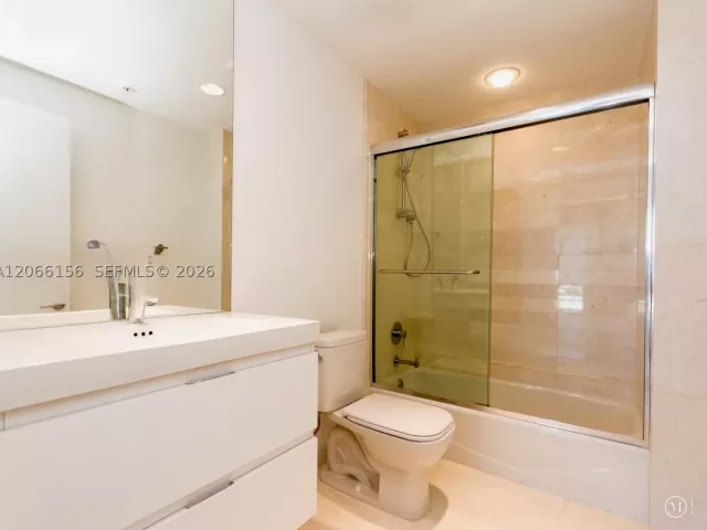 2-bedroom condo for sale in North Miami Beach - 17301 Biscayne Blvd 1004 - MondialRealty