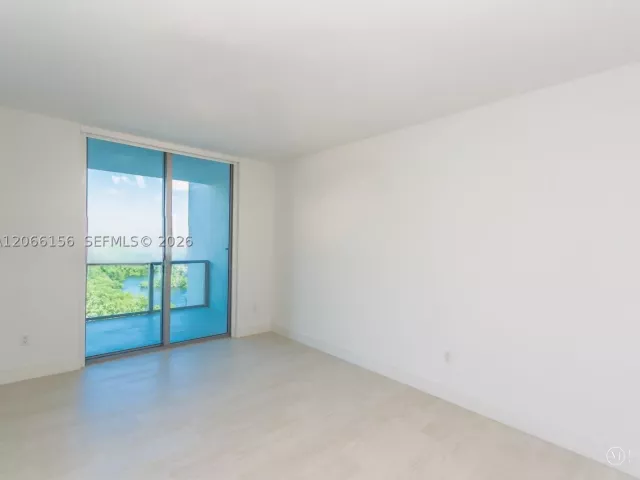 2-bedroom condo for sale in North Miami Beach - 17301 Biscayne Blvd 1004 - MondialRealty
