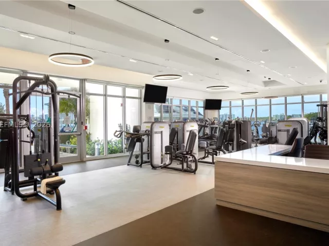 2-bedroom condo for sale in North Miami Beach - 17301 Biscayne Blvd 1004 - MondialRealty