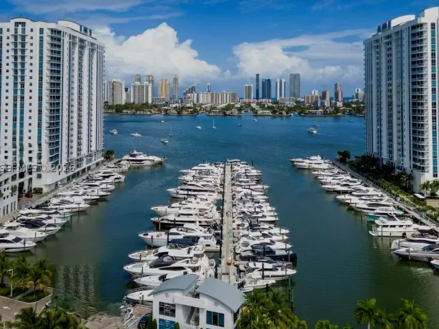 2-bedroom condo for sale in North Miami Beach - 17301 Biscayne Blvd 1004 - MondialRealty