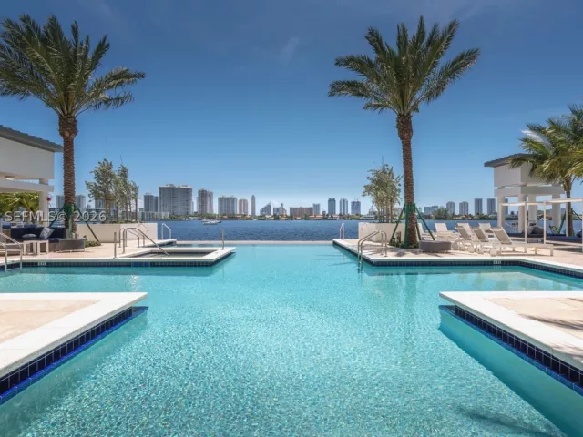 2-bedroom condo for sale in North Miami Beach - 17301 Biscayne Blvd 1004 - MondialRealty