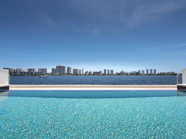 2-bedroom condo for sale in North Miami Beach - 17301 Biscayne Blvd 1004 - MondialRealty
