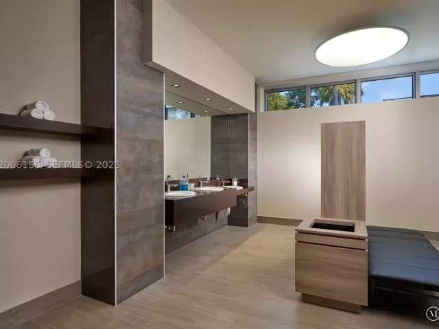 2-bedroom condo for sale in North Miami Beach - 17301 Biscayne Blvd 1004 - MondialRealty