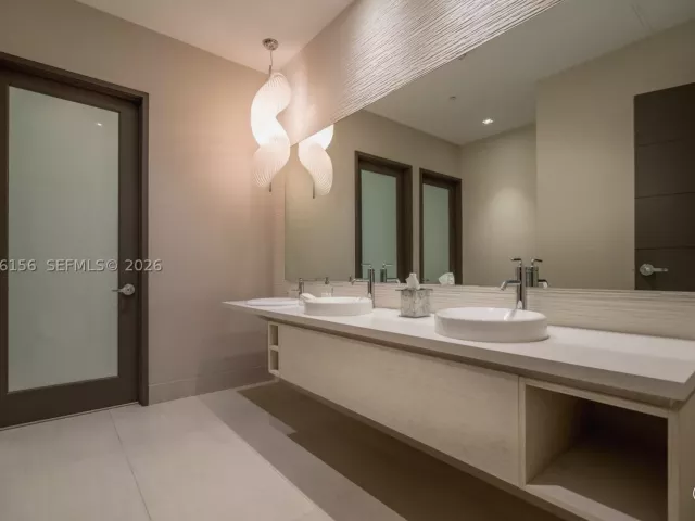 2-bedroom condo for sale in North Miami Beach - 17301 Biscayne Blvd 1004 - MondialRealty