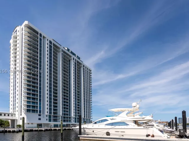 2-bedroom condo for sale in North Miami Beach - 17301 Biscayne Blvd 1004 - MondialRealty