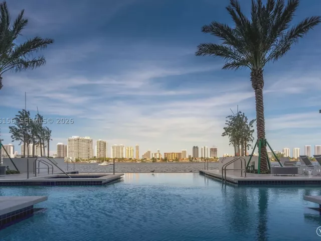 2-bedroom condo for sale in North Miami Beach - 17301 Biscayne Blvd 1004 - MondialRealty