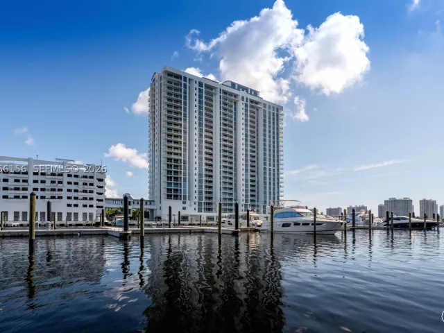 2-bedroom condo for sale in North Miami Beach - 17301 Biscayne Blvd 1004 - MondialRealty