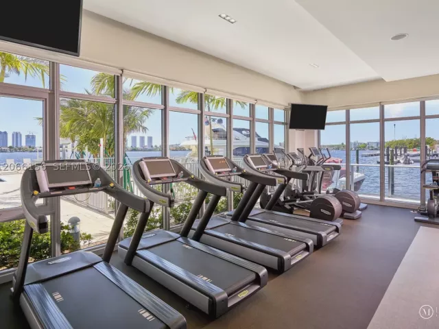 2-bedroom condo for sale in North Miami Beach - 17301 Biscayne Blvd 1004 - MondialRealty