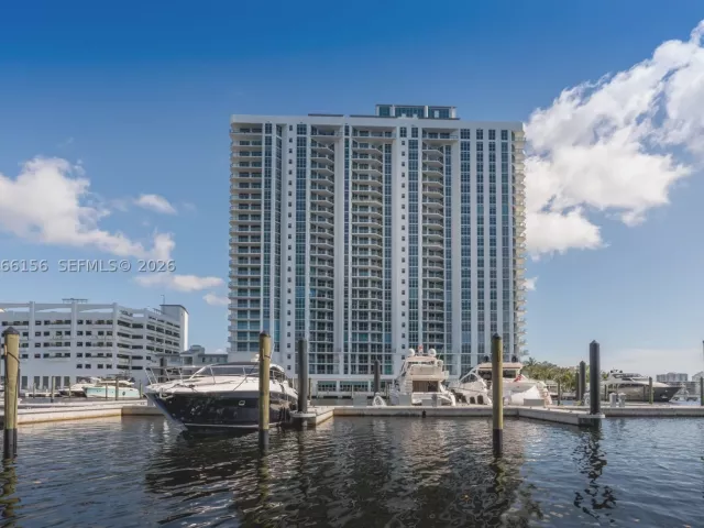 2-bedroom condo for sale in North Miami Beach - 17301 Biscayne Blvd 1004 - MondialRealty