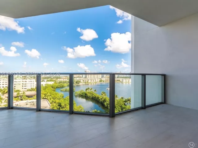 2-bedroom condo for sale in North Miami Beach - 17301 Biscayne Blvd 1004 - MondialRealty