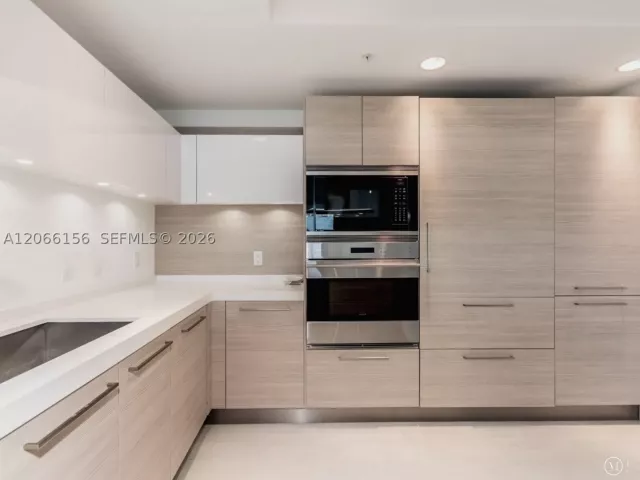 2-bedroom condo for sale in North Miami Beach - 17301 Biscayne Blvd 1004 - MondialRealty