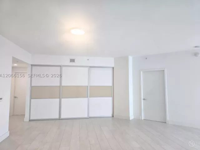 2-bedroom condo for sale in North Miami Beach - 17301 Biscayne Blvd 1004 - MondialRealty