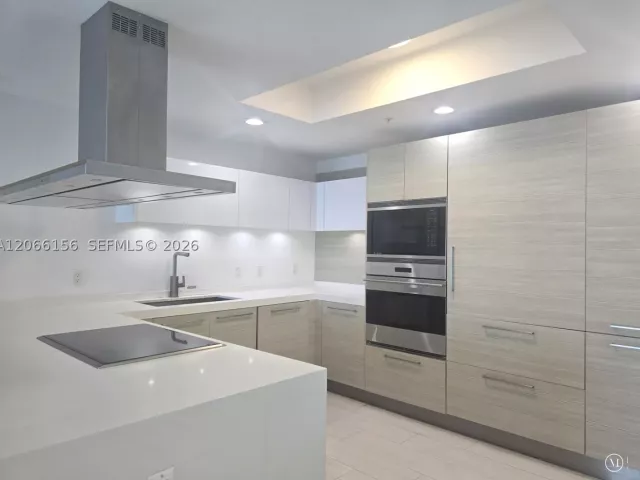 2-bedroom condo for sale in North Miami Beach - 17301 Biscayne Blvd 1004 - MondialRealty