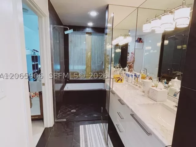 2-bedroom condo for rent in Miami - 900 Biscayne Blvd 4410 - MondialRealty