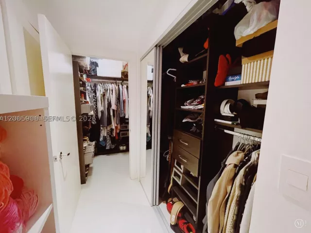 2-bedroom condo for rent in Miami - 900 Biscayne Blvd 4410 - MondialRealty