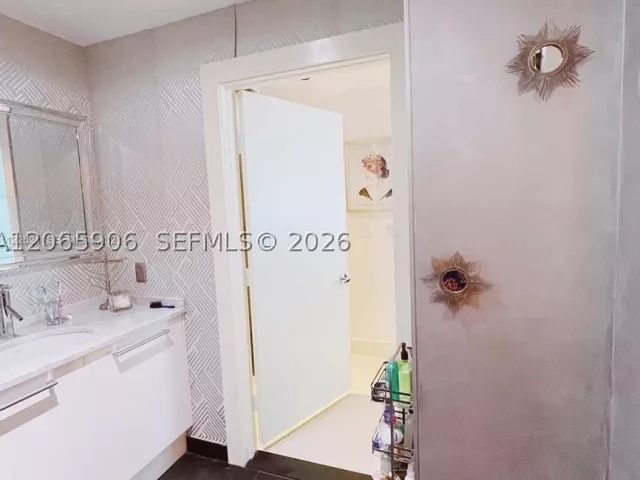2-bedroom condo for rent in Miami - 900 Biscayne Blvd 4410 - MondialRealty