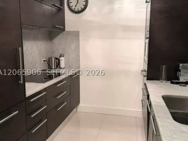 2-bedroom condo for rent in Miami - 900 Biscayne Blvd 4410 - MondialRealty