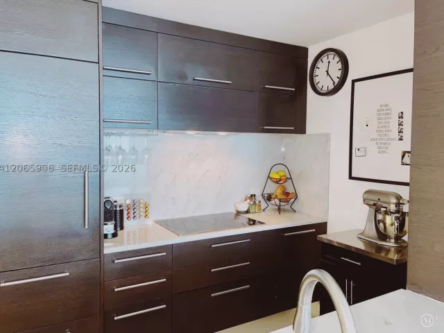 2-bedroom condo for rent in Miami - 900 Biscayne Blvd 4410 - MondialRealty
