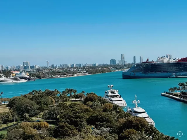 2-bedroom condo for rent in Miami - 900 Biscayne Blvd 4410 - MondialRealty