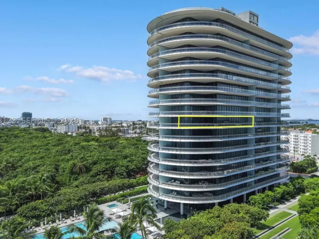 3-bedroom condo for sale in Miami Beach - 8701 Collins Ave 701 - MondialRealty