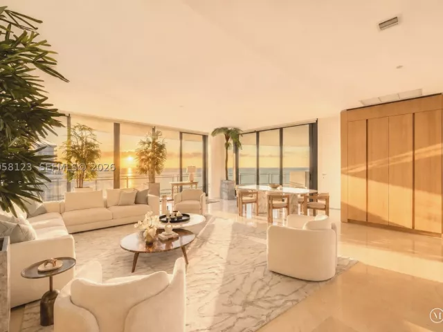 3-bedroom condo for sale in Miami Beach - 8701 Collins Ave 701 - MondialRealty