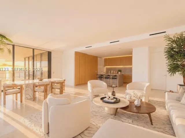 3-bedroom condo for sale in Miami Beach - 8701 Collins Ave 701 - MondialRealty