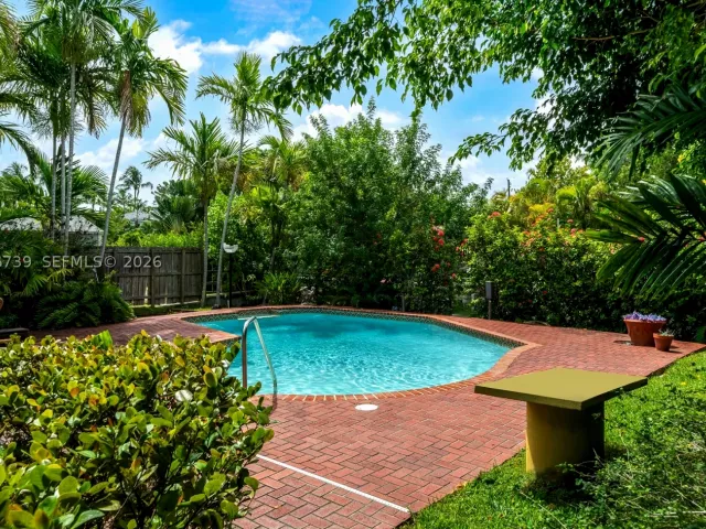 3-bedroom home for sale in Miami Beach - 1860 Cleveland Rd - MondialRealty