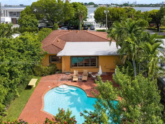 3-bedroom home for sale in Miami Beach - 1860 Cleveland Rd - MondialRealty