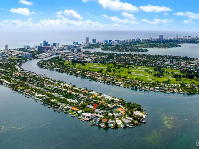 3-bedroom home for sale in Miami Beach - 1860 Cleveland Rd - MondialRealty