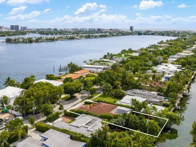 3-bedroom home for sale in Miami Beach - 1860 Cleveland Rd - MondialRealty