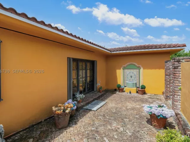 3-bedroom home for sale in Miami Beach - 1860 Cleveland Rd - MondialRealty