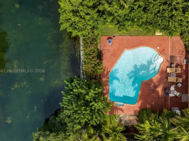 3-bedroom home for sale in Miami Beach - 1860 Cleveland Rd - MondialRealty