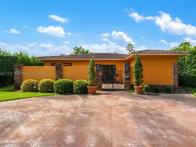 3-bedroom home for sale in Miami Beach - 1860 Cleveland Rd - MondialRealty