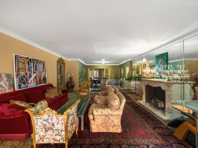 3-bedroom home for sale in Miami Beach - 1860 Cleveland Rd - MondialRealty
