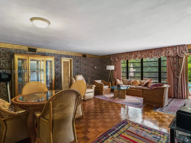 3-bedroom home for sale in Miami Beach - 1860 Cleveland Rd - MondialRealty