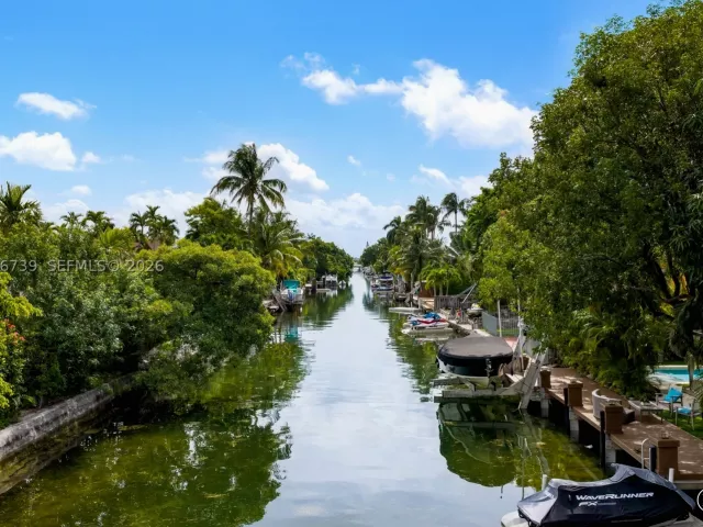 3-bedroom home for sale in Miami Beach - 1860 Cleveland Rd - MondialRealty