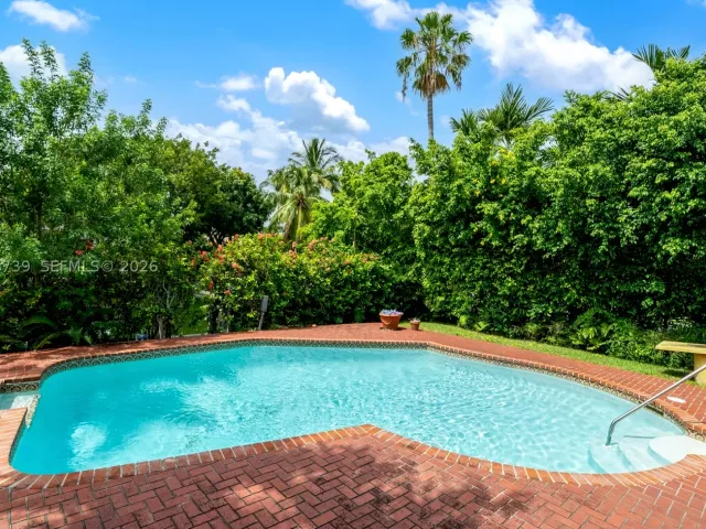 3-bedroom home for sale in Miami Beach - 1860 Cleveland Rd - MondialRealty