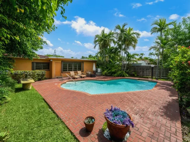 3-bedroom home for sale in Miami Beach - 1860 Cleveland Rd - MondialRealty