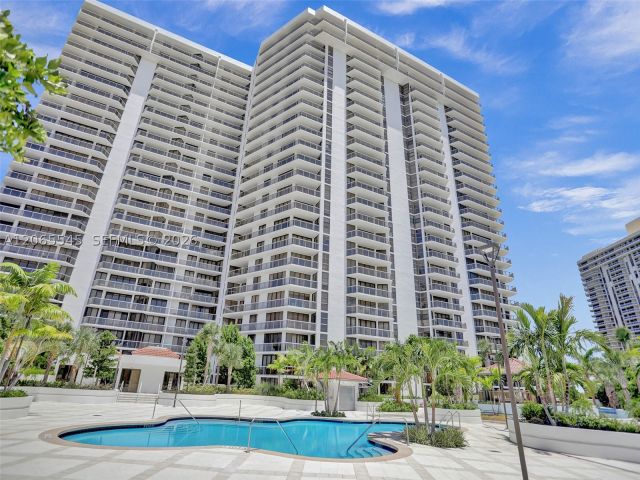 2-bedroom condo for sale in Aventura - 20281 E Country Club Dr 1801 - MondialRealty