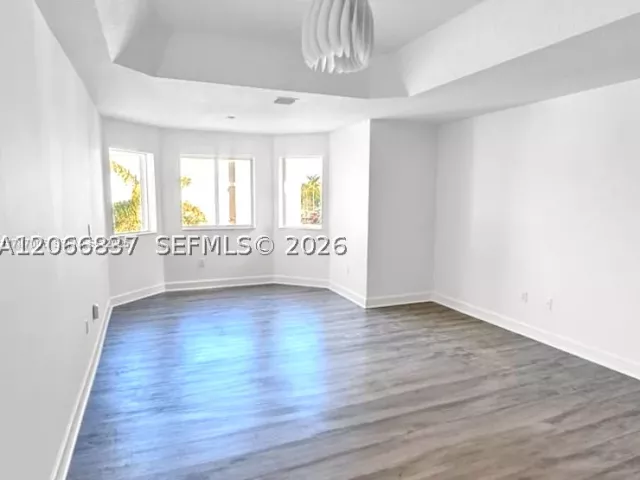 5-bedroom home for rent in Doral - 7317 NW 107th Pl N/A - MondialRealty