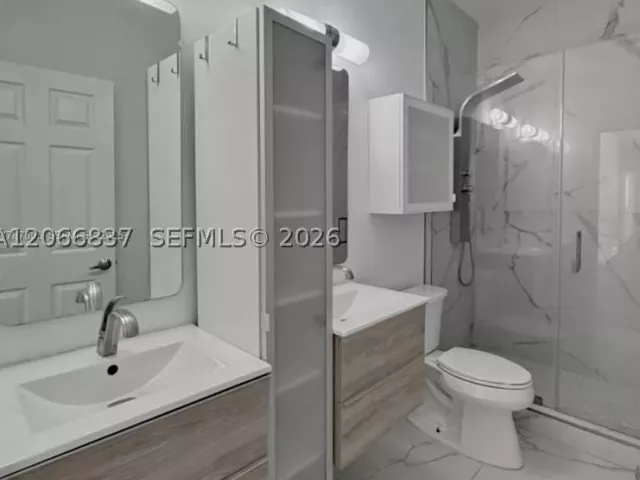 5-bedroom home for rent in Doral - 7317 NW 107th Pl N/A - MondialRealty
