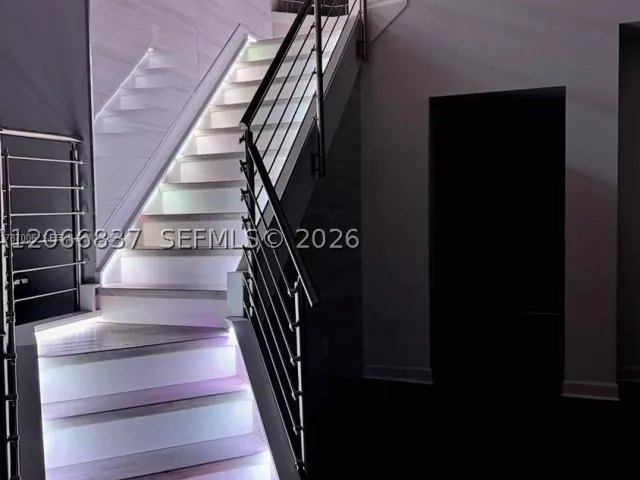 5-bedroom home for rent in Doral - 7317 NW 107th Pl N/A - MondialRealty