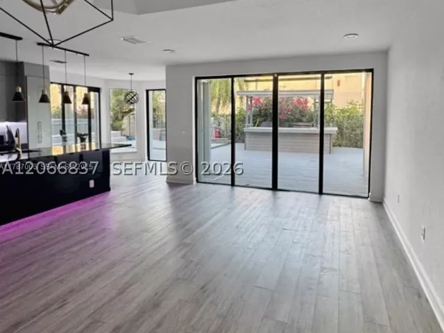 5-bedroom home for rent in Doral - 7317 NW 107th Pl N/A - MondialRealty