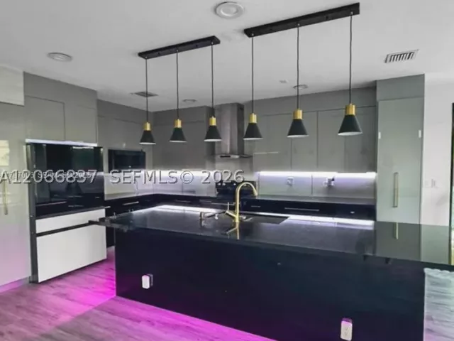 5-bedroom home for rent in Doral - 7317 NW 107th Pl N/A - MondialRealty