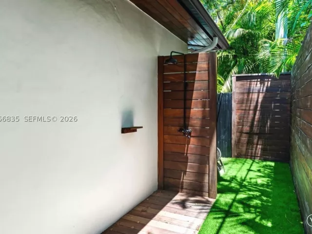 3-bedroom home for rent in Coral Gables - 5711 Michelangelo St - MondialRealty