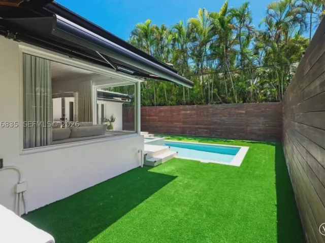 3-bedroom home for rent in Coral Gables - 5711 Michelangelo St - MondialRealty