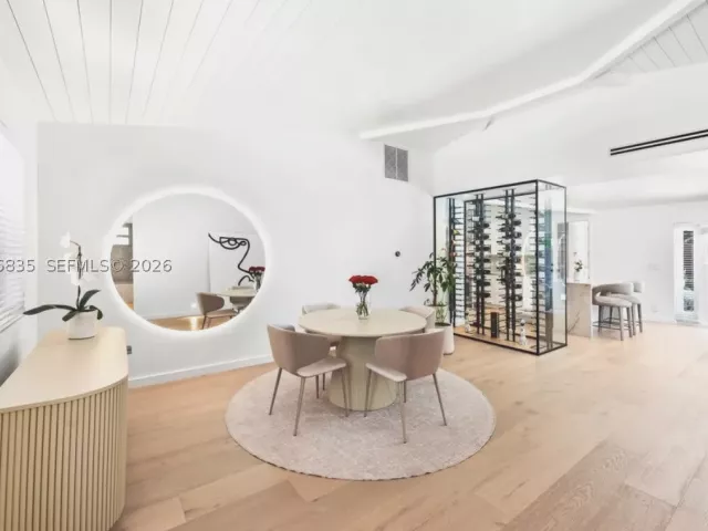 3-bedroom home for rent in Coral Gables - 5711 Michelangelo St - MondialRealty