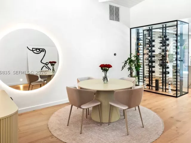 3-bedroom home for rent in Coral Gables - 5711 Michelangelo St - MondialRealty